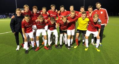 Endlich wieder Fußball – Erdinli Matchwinner – B-Jugend gewinnt Schlüsselspiel am Freitagabend mit 3:0